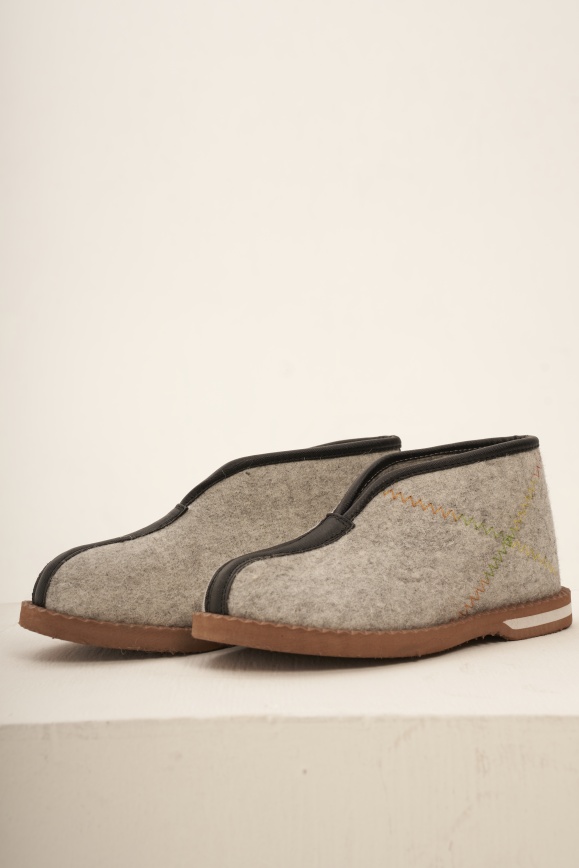 Купить Тапочки черные из войлока закрытые в Москве