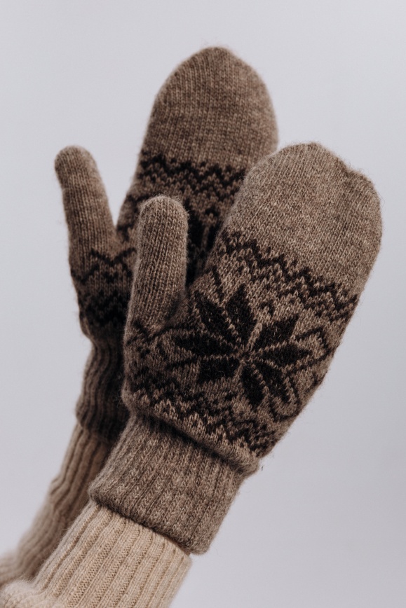 Купить Варежки "Снежинка" из 100% шерсти яка серые в Москве