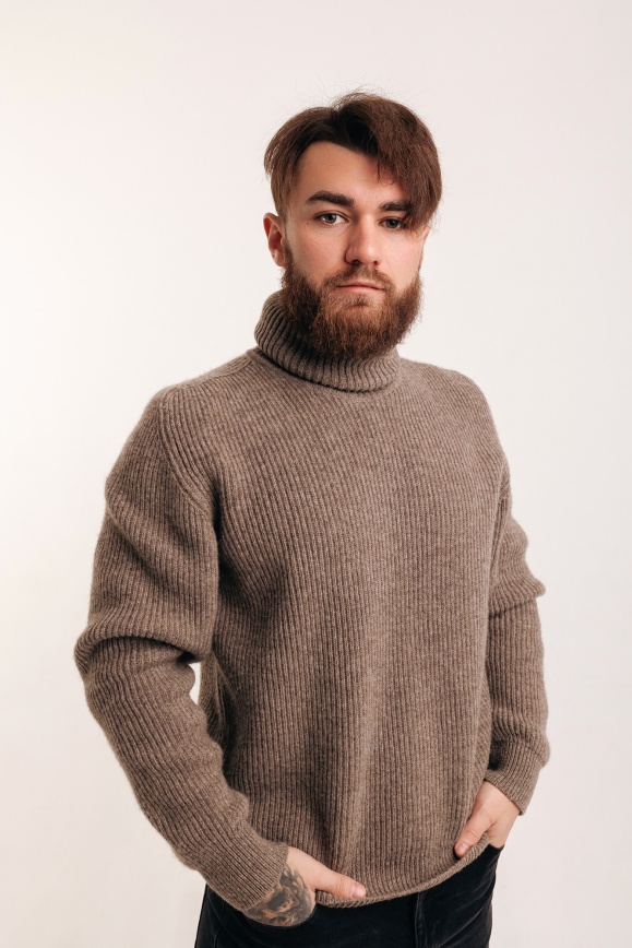 Купить Свитер с горлом из 100% шерсти яка серый в Москве