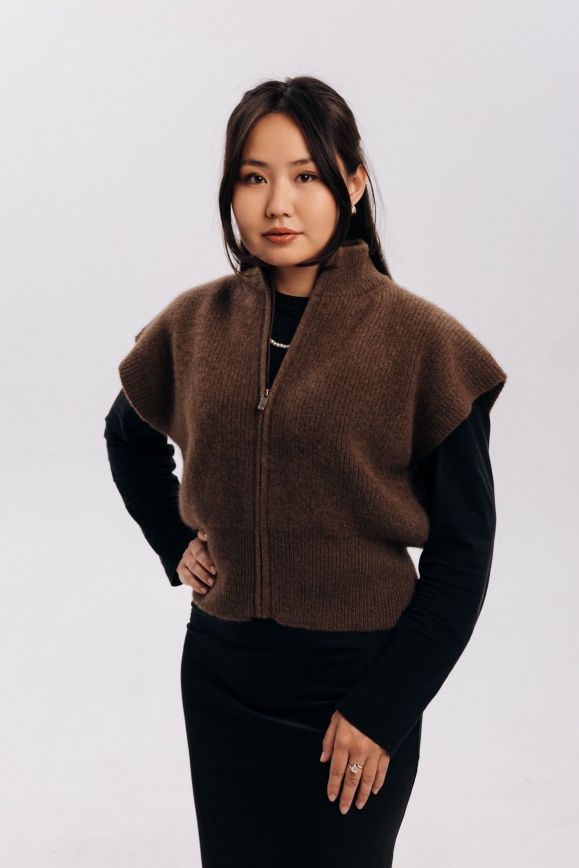 Купить Жилет коричневый из 100% пуха яка в Москве