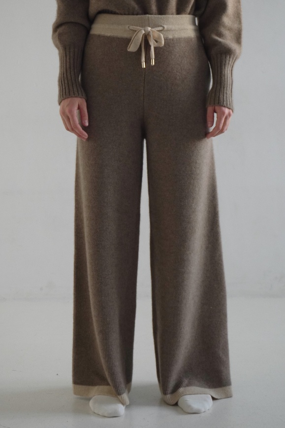 Купить Брюки из 100% кашемира цвета капучино в Москве