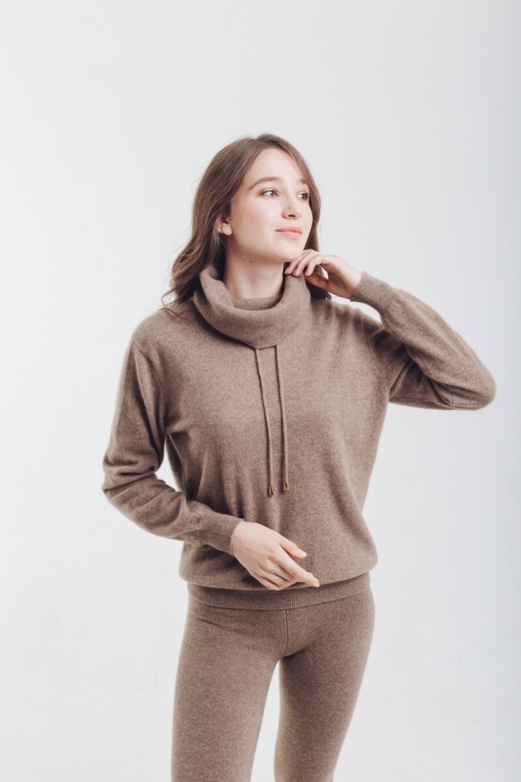 Купить Кофта из кашемира с широким горлом цвета капучино в Москве