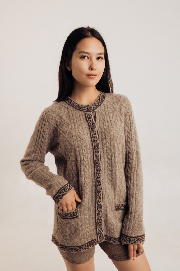 Купить Кардиган на пуговицах из 100% шерсти яка цвета капучино в Москве