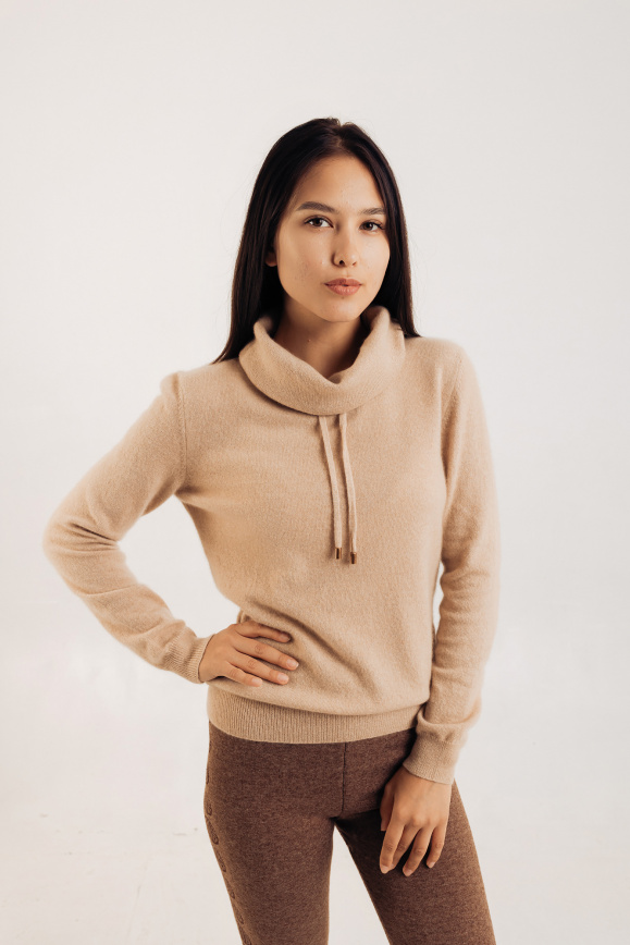 Купить Кофта из кашемира бежевая с широким горлом  в Москве