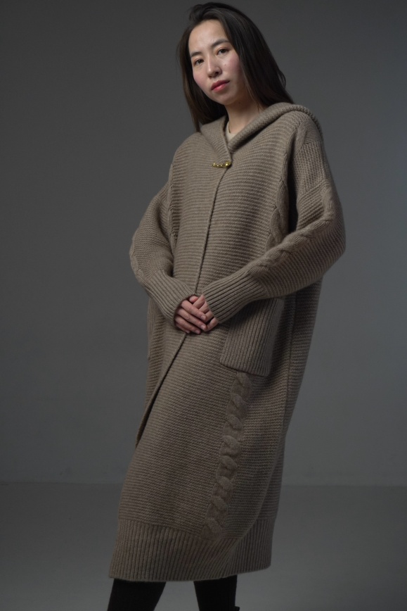 Купить Пальто с капюшоном цвета капучино из 100% кашемира в Москве