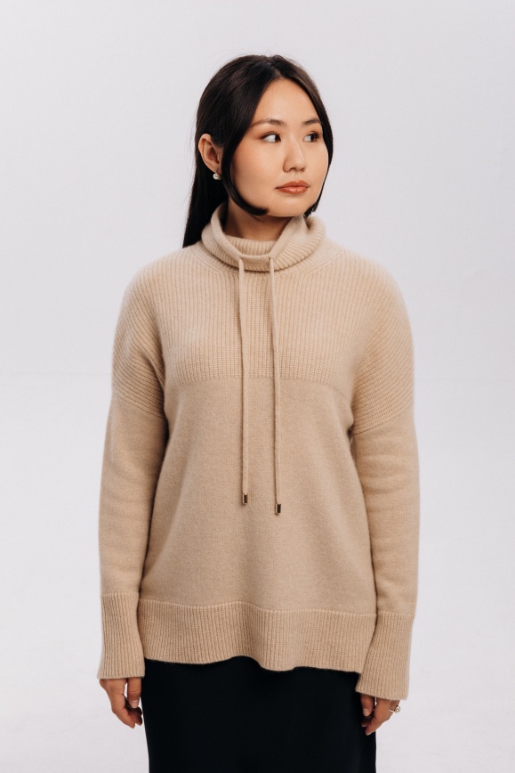 Купить Свитер бежевый c горлом из 100% кашемира в Москве