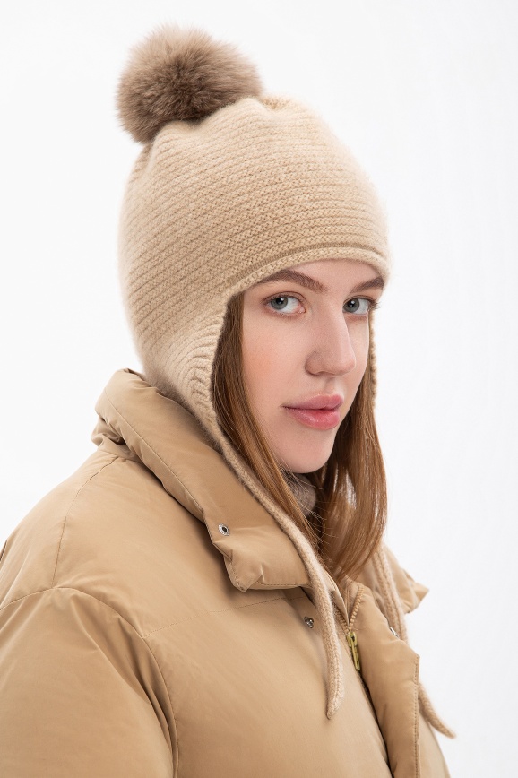 Купить Шапка бежевая с пумпоном из кашемира в Москве
