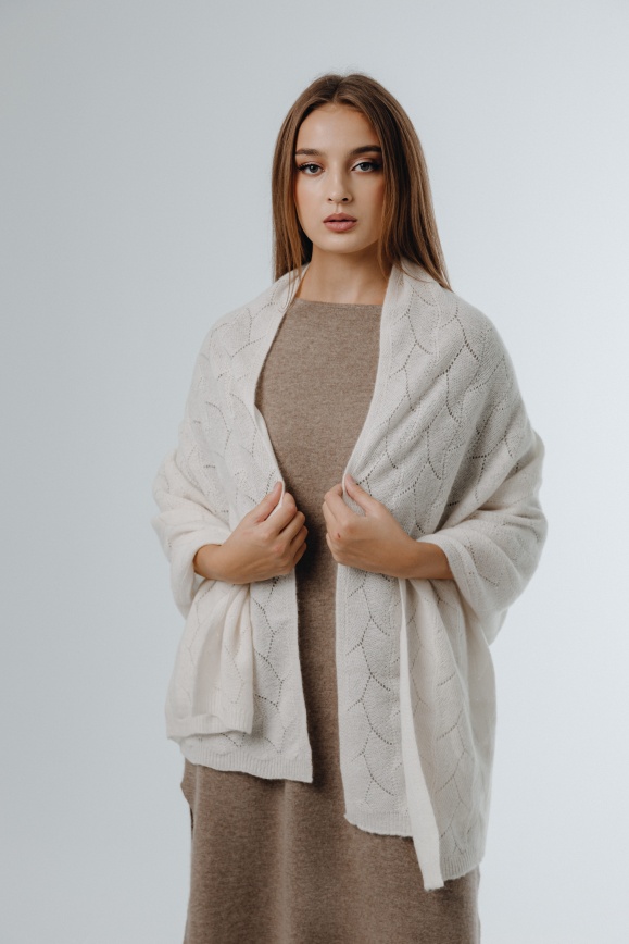 Купить Палантин белый из 100% шерсти верблюда в Москве Купить Палантин белый из 100% шерсти верблюда в Москве