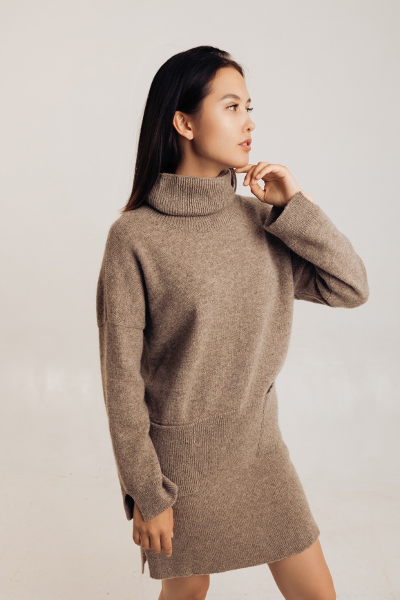 Купить Платье с высоким горлом из 100% шерсти яка цвета капучино в Москве
