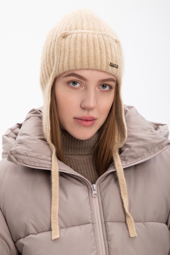 Купить Шапка-ушанка белая из кашемира в Москве