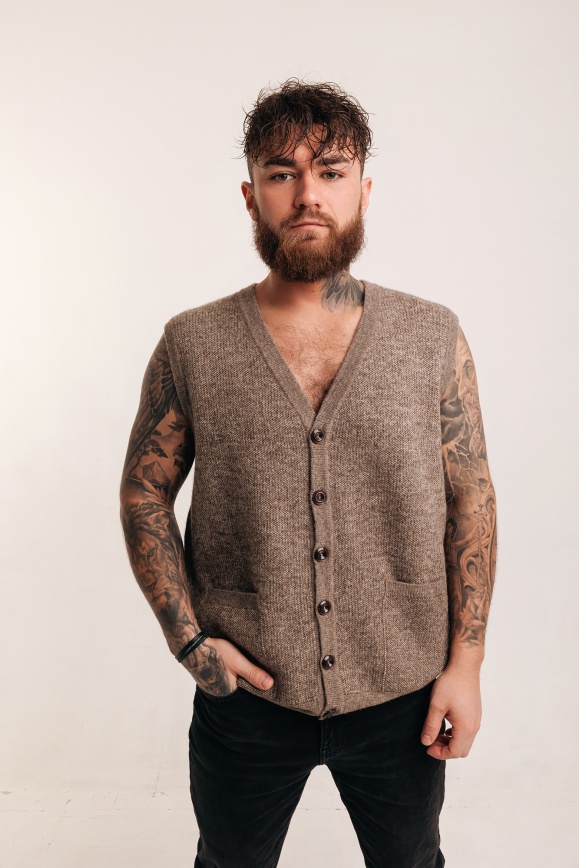 Купить Жилет на пуговицах из 100% шерсти яка цвета капучино в Москве