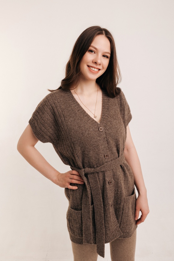 Купить Кардиган коричневый без рукавов из 100% шерсти яка в Москве