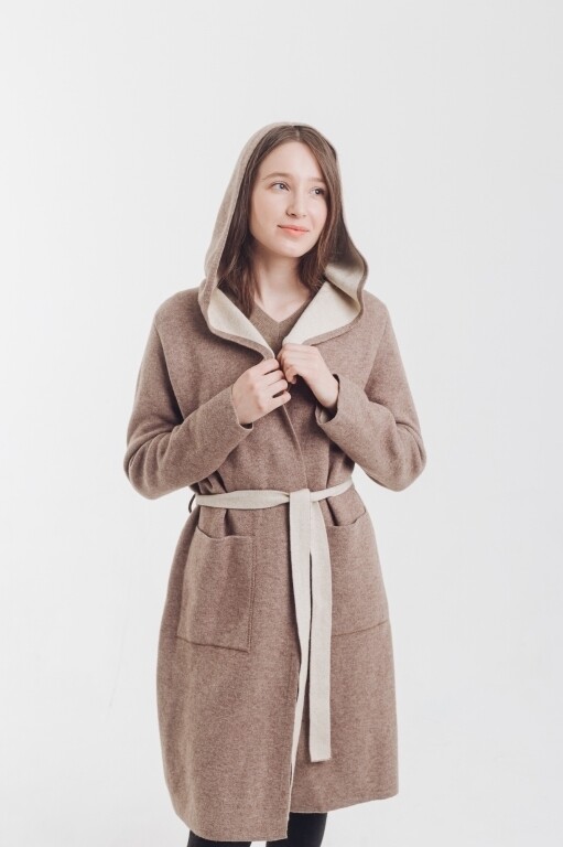 Купить Пальто бежевый с капюшоном из 100% шерсти яка в Москве